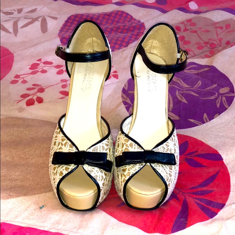 🌟FREE SHIPPING🌟Gold red bottom heels